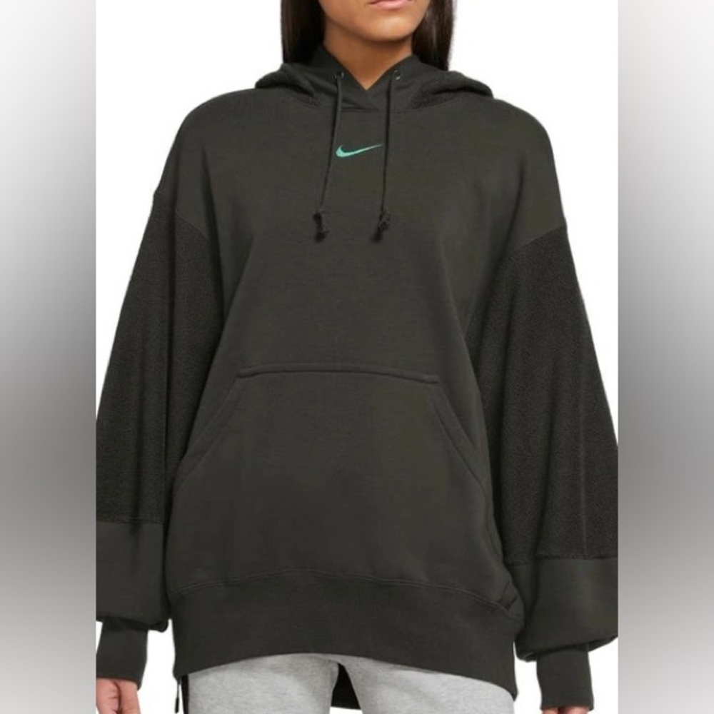 Nike Sportswear Hoodie in Sequoia/Light Menta
